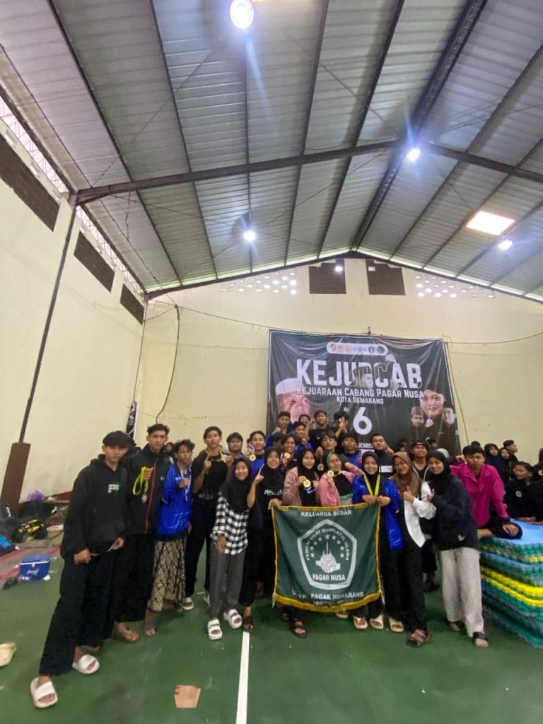 Kontingen atlet UKM Pagar Nusa setelah mengikuti Kejurcab Kota Semarang. Doc. Pribadi.